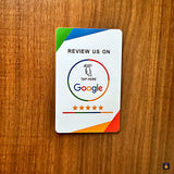 Placa NFC acrílica adhesiva blanca «Review us on Google» enganxada a la fusta · Tocky