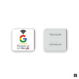 Weißer 30-mm-NFC-Sticker „Review us on Google“ und seine Klebeseite · Tocky